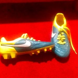 Nike tiempo soccer shoes